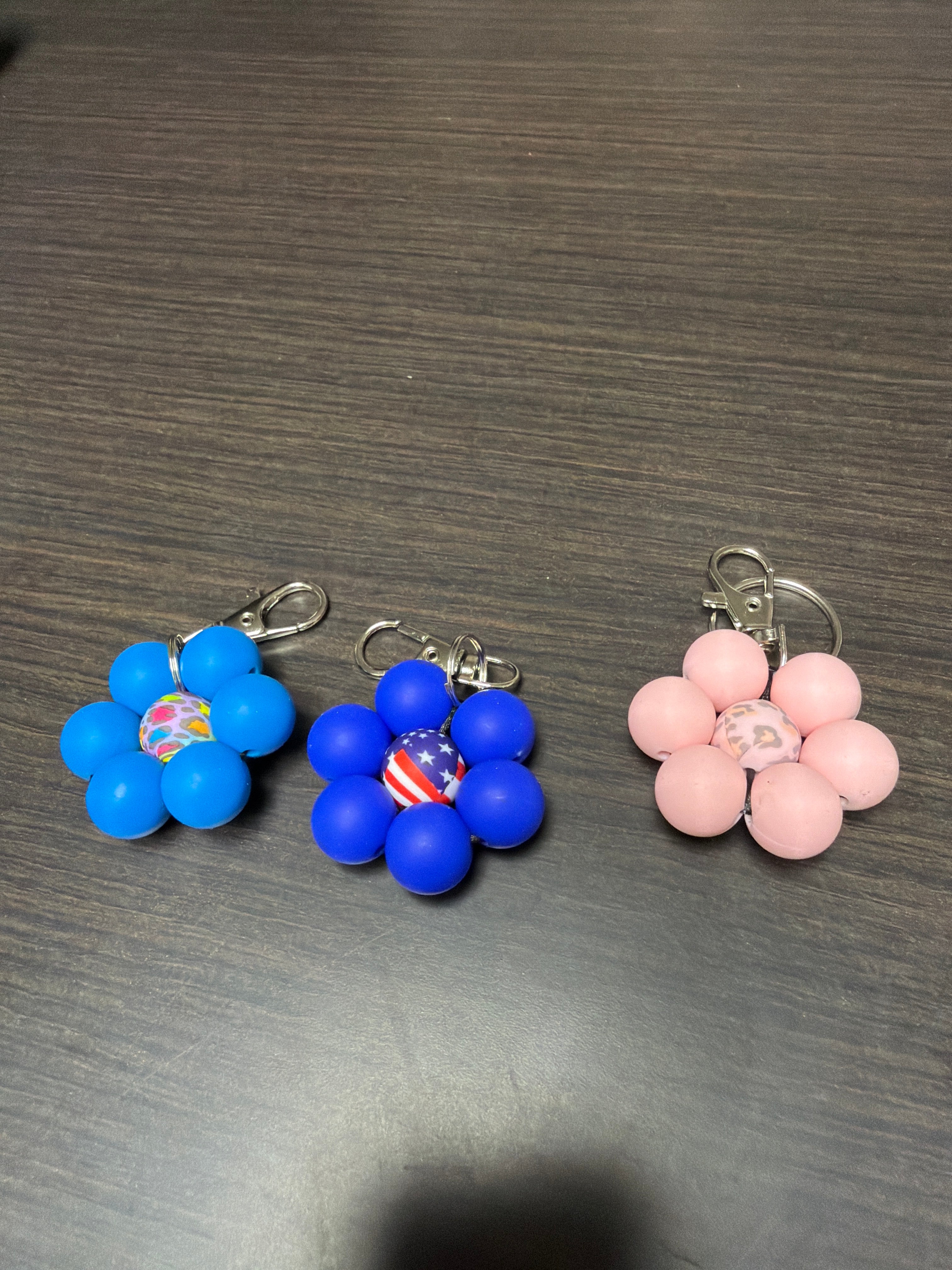 Flower silicone keychains.