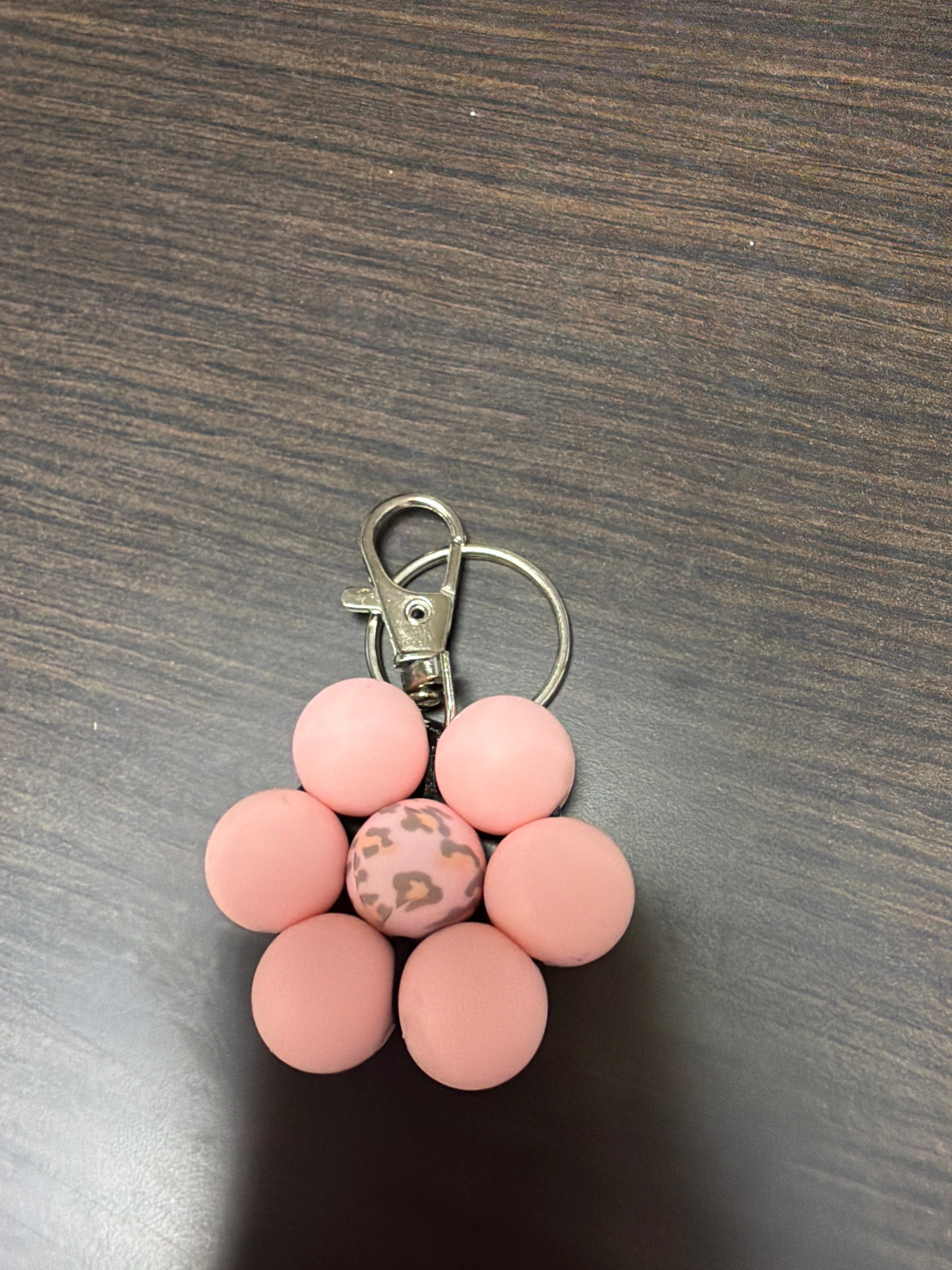 Flower silicone keychains.
