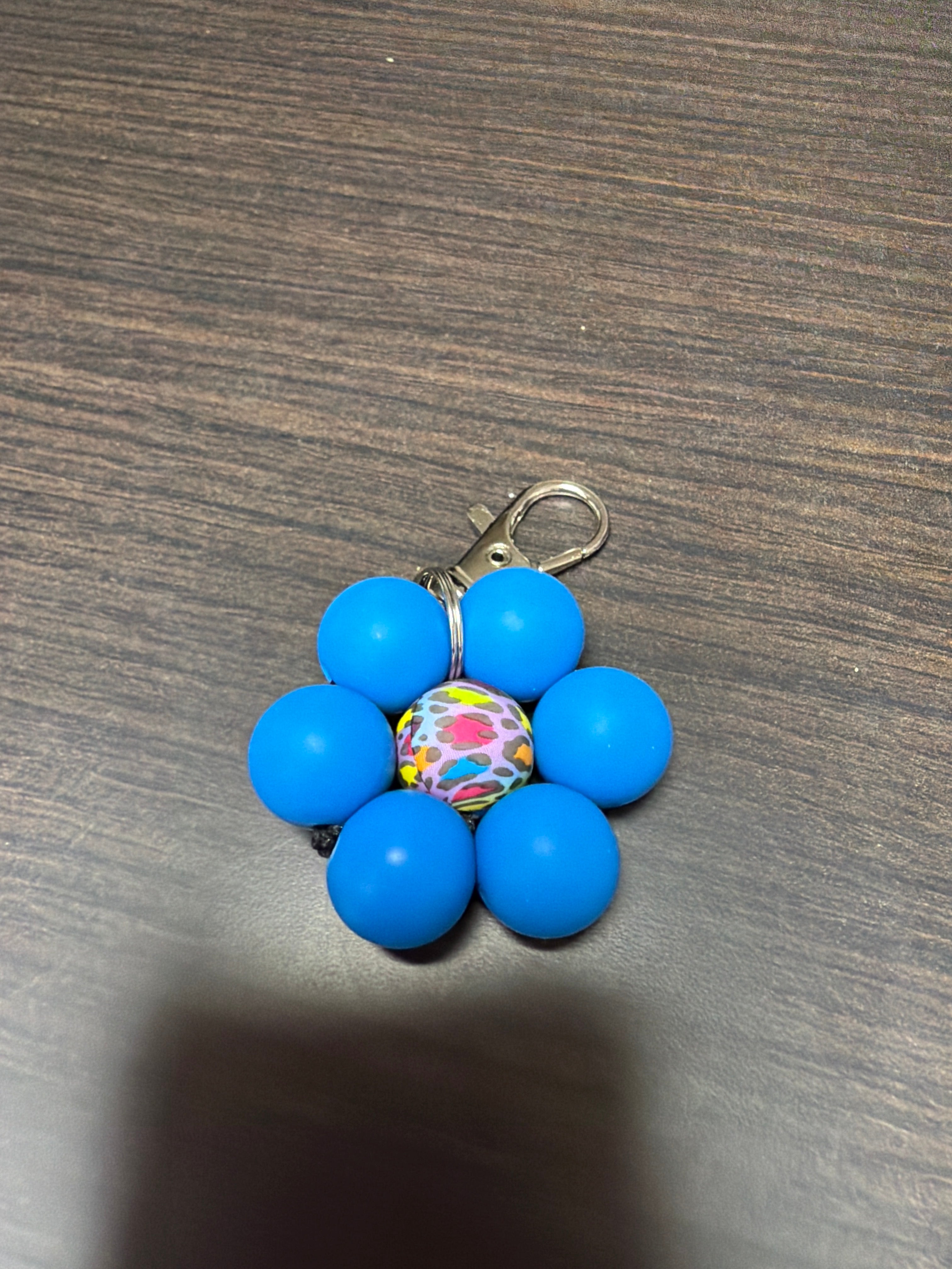 Flower silicone keychains.