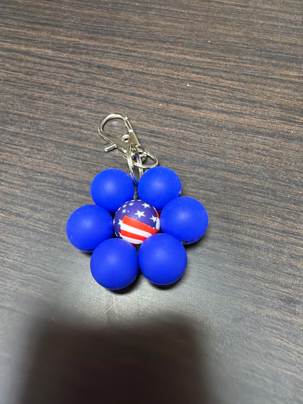 Flower silicone keychains.